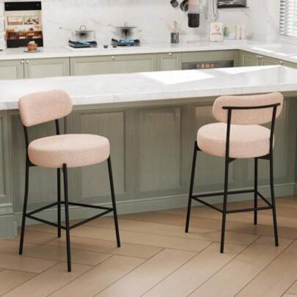 Home Bar Set - ベージュのバースツール2脚セット、背もたれ付き27.56インチのカウンターハイトバースツール、モダンな布張りのブークレシートクッション、キッチンアイランド、ダイニングルーム、リビングルーム、ホームバー用の頑丈な金属製脚。
