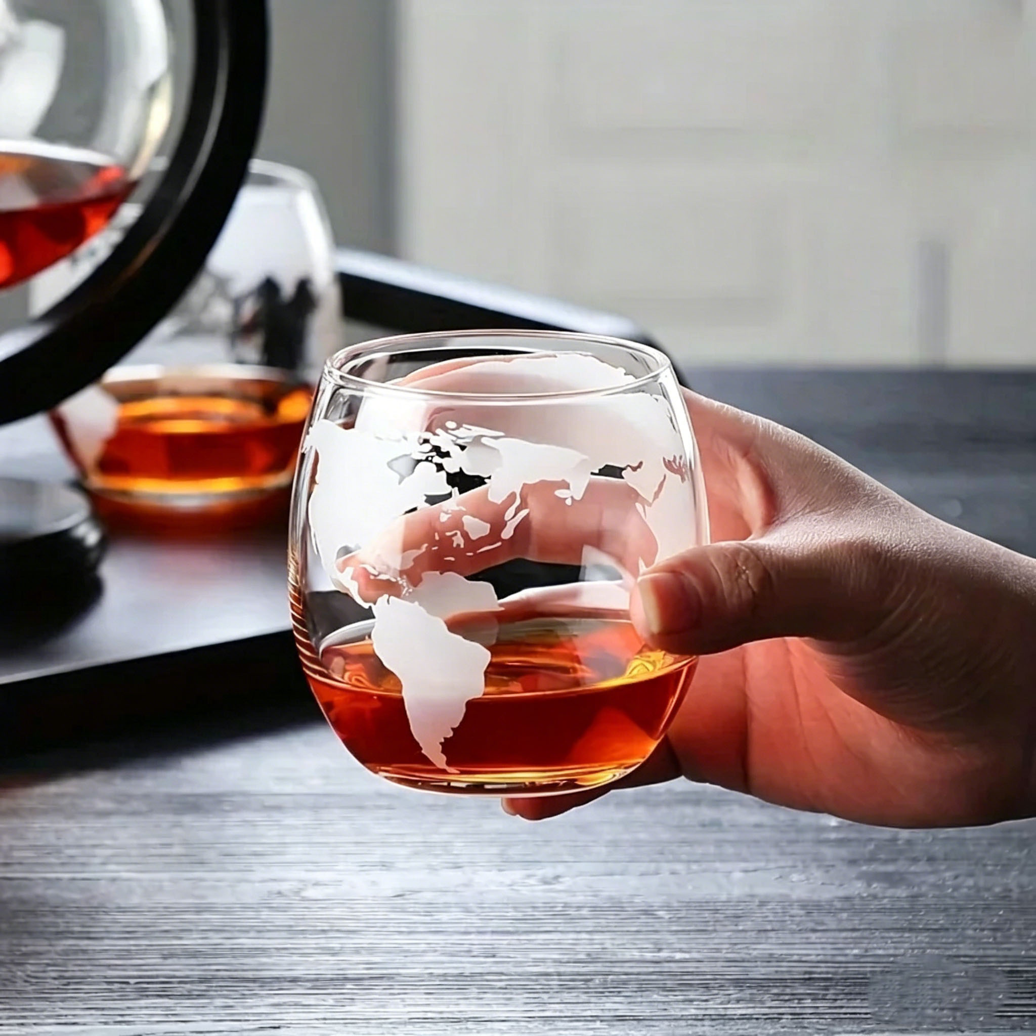 850mlウイスキーグローブデカンタセット、2つのエッチング - Decanter Globe Set のレビューと価格